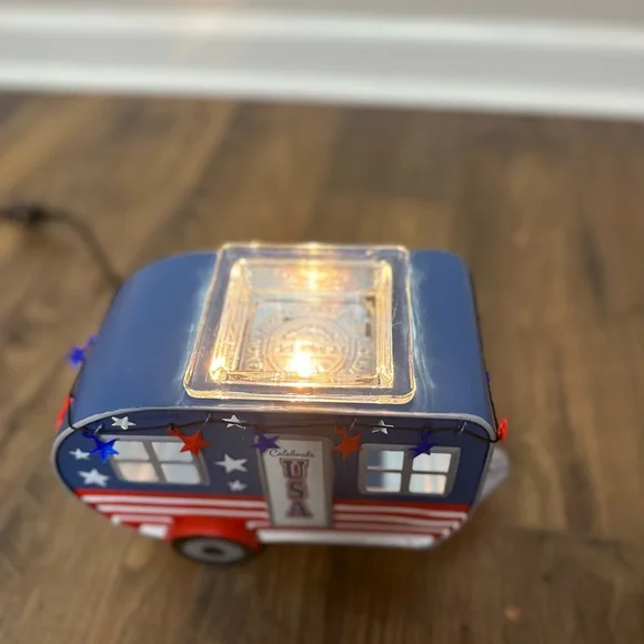 Land of Liberty Scentsy Warmer - Picture 9 of 10